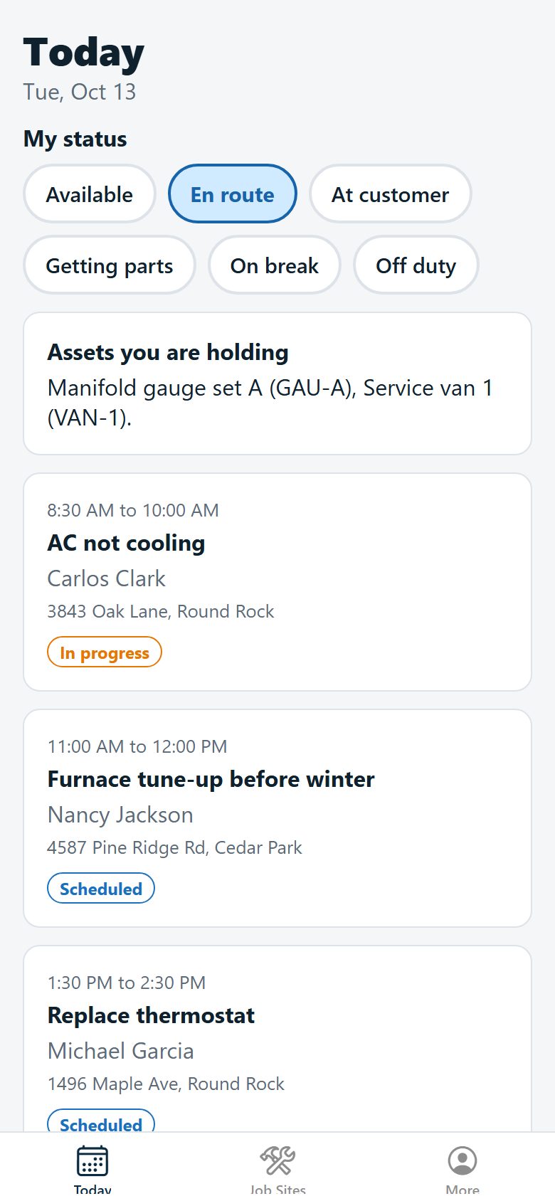 The Today screen on a phone: the technician’s status buttons with En route chosen, the assets they are holding, and the day’s visits with times, customers and addresses.